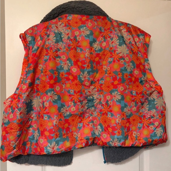 NATURAL LIFE Colorful Floral Vest with Gray Interior - Picture 2 of 4
